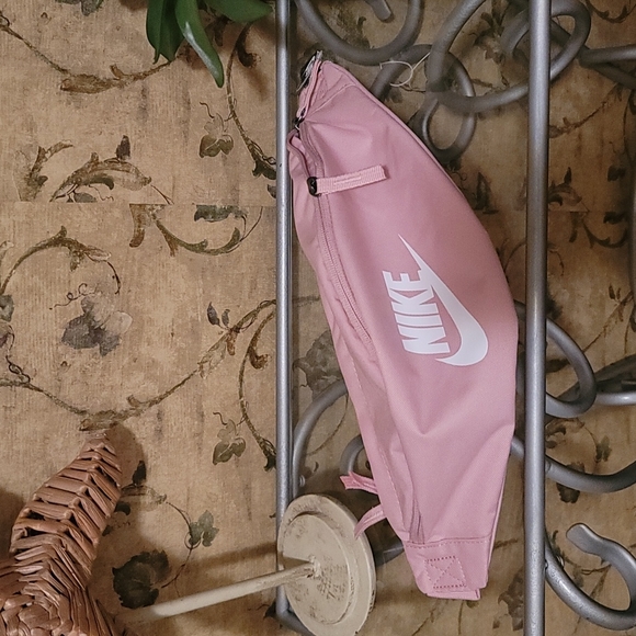 Nike Handbags - 🆕Nike Waistpack